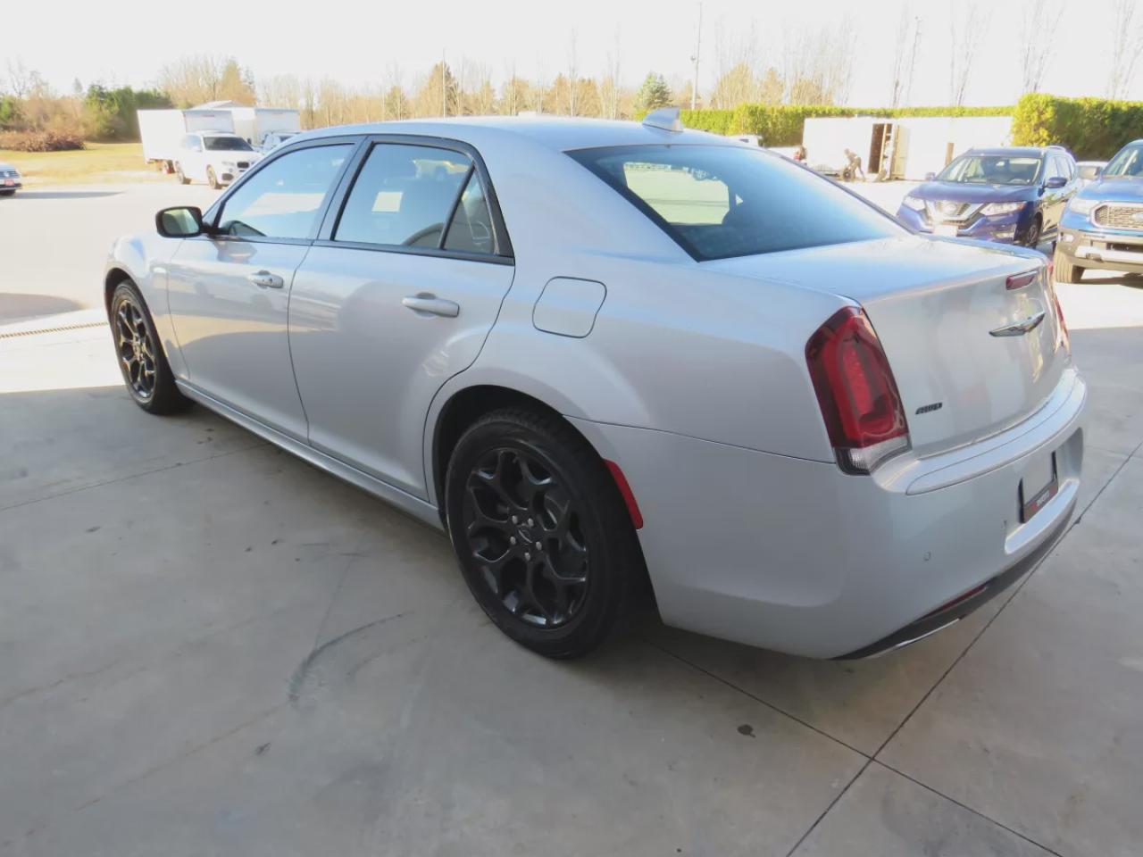 2022 Chrysler 300 Touring L (**ALLOY RIMS**LEATHER**NAVIGATION**REMOTE START**POWER SEATS**HEATED SEATS**REVERSE CAMERA**DIGITAL TOUCHSCREEN**CRUISE CONTROL**BLUETOOTH**DUAL CLIMATE CONTROL**PUSH BUTTON START**) Photo2