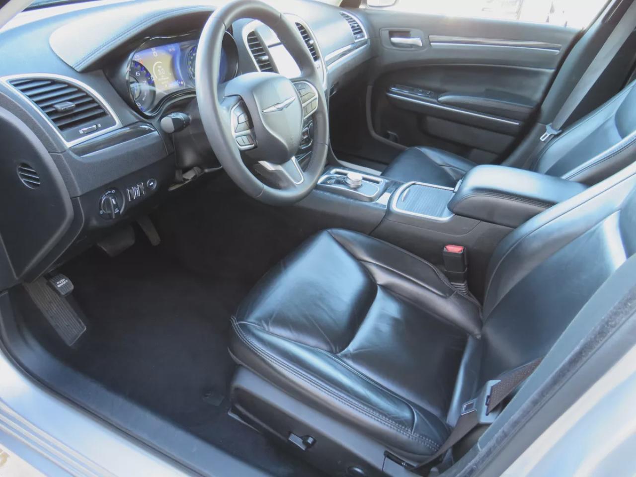 2022 Chrysler 300 Touring L (**ALLOY RIMS**LEATHER**NAVIGATION**REMOTE START**POWER SEATS**HEATED SEATS**REVERSE CAMERA**DIGITAL TOUCHSCREEN**CRUISE CONTROL**BLUETOOTH**DUAL CLIMATE CONTROL**PUSH BUTTON START**) Photo