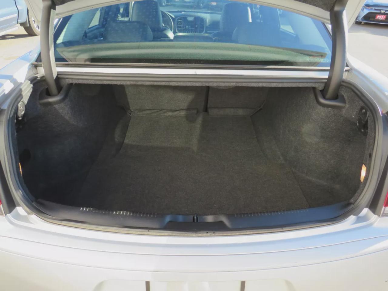 2022 Chrysler 300 Touring L (**ALLOY RIMS**LEATHER**NAVIGATION**REMOTE START**POWER SEATS**HEATED SEATS**REVERSE CAMERA**DIGITAL TOUCHSCREEN**CRUISE CONTROL**BLUETOOTH**DUAL CLIMATE CONTROL**PUSH BUTTON START**) Photo