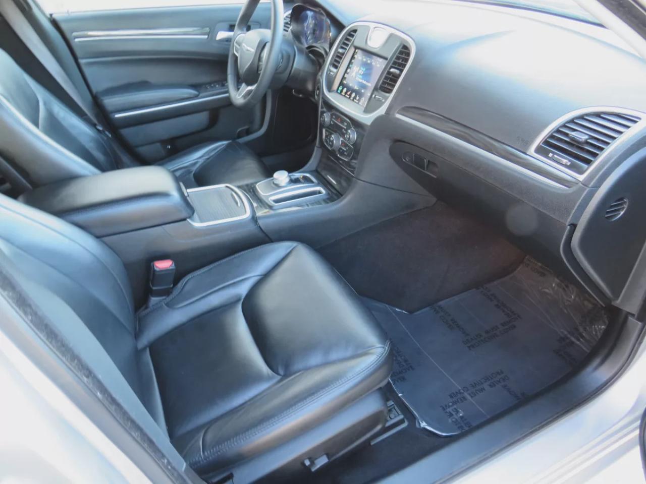 2022 Chrysler 300 Touring L (**ALLOY RIMS**LEATHER**NAVIGATION**REMOTE START**POWER SEATS**HEATED SEATS**REVERSE CAMERA**DIGITAL TOUCHSCREEN**CRUISE CONTROL**BLUETOOTH**DUAL CLIMATE CONTROL**PUSH BUTTON START**) Photo