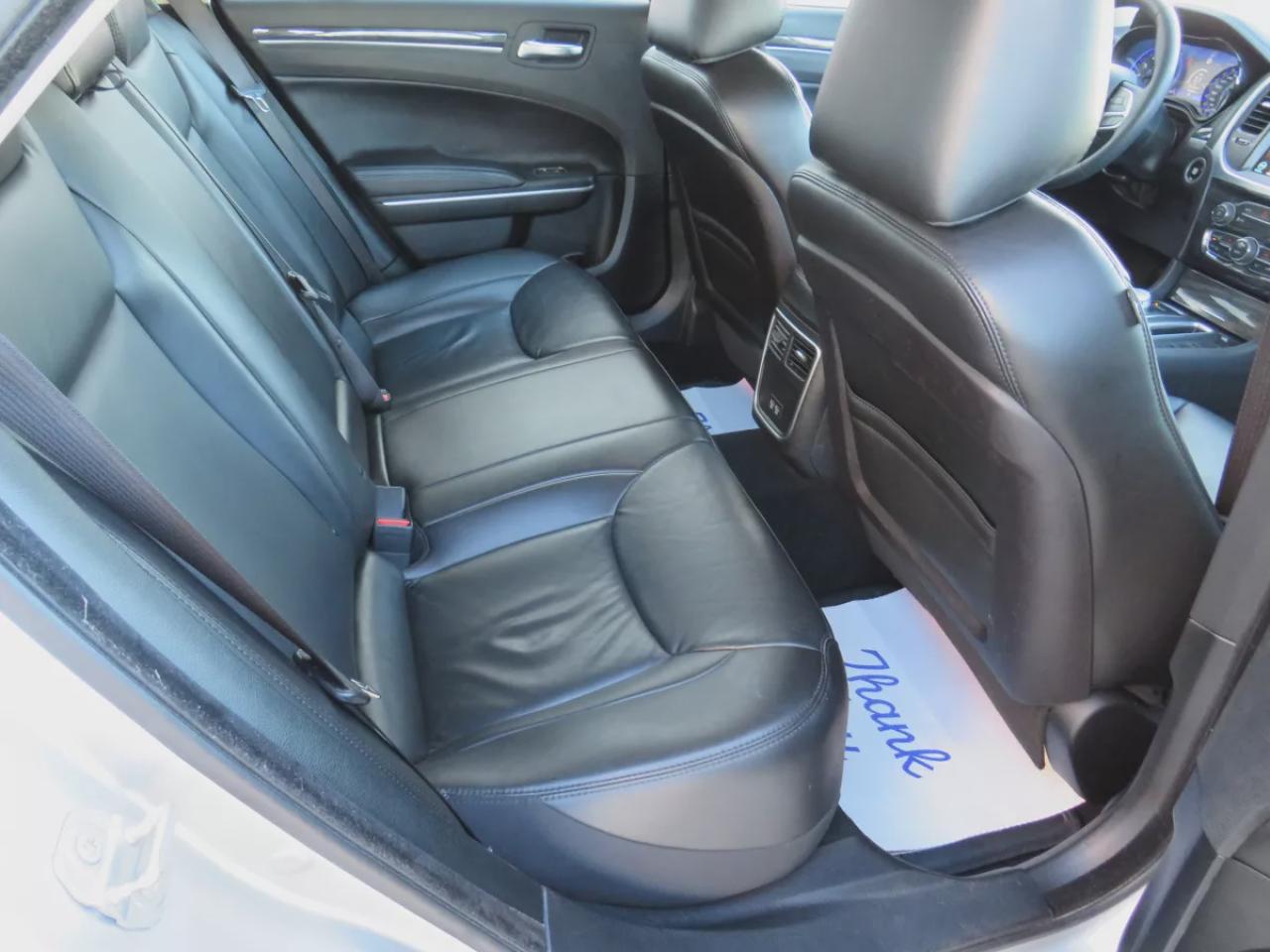 2022 Chrysler 300 Touring L (**ALLOY RIMS**LEATHER**NAVIGATION**REMOTE START**POWER SEATS**HEATED SEATS**REVERSE CAMERA**DIGITAL TOUCHSCREEN**CRUISE CONTROL**BLUETOOTH**DUAL CLIMATE CONTROL**PUSH BUTTON START**) Photo