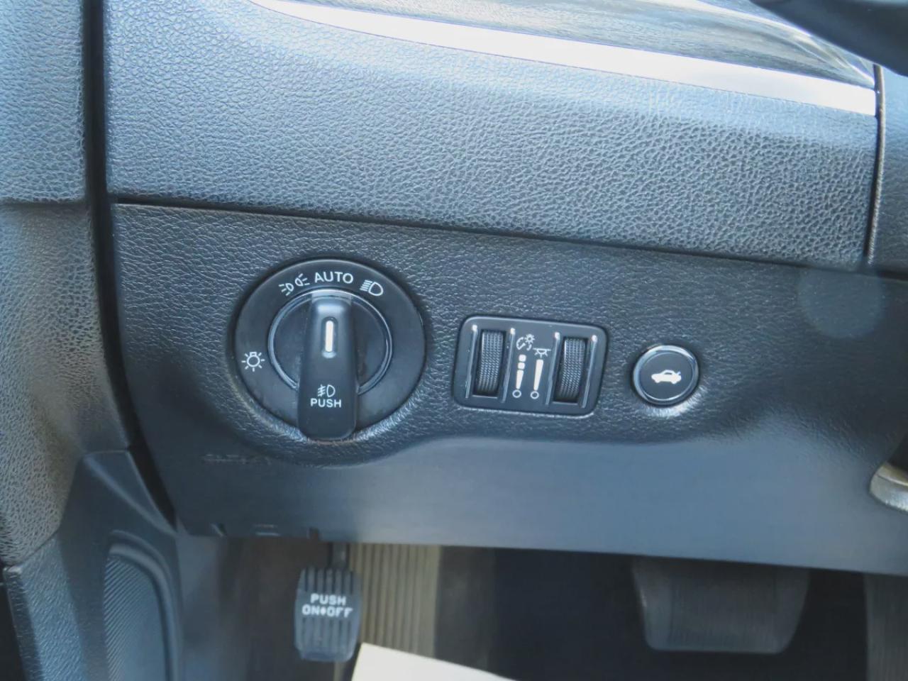 2022 Chrysler 300 Touring L (**ALLOY RIMS**LEATHER**NAVIGATION**REMOTE START**POWER SEATS**HEATED SEATS**REVERSE CAMERA**DIGITAL TOUCHSCREEN**CRUISE CONTROL**BLUETOOTH**DUAL CLIMATE CONTROL**PUSH BUTTON START**) Photo