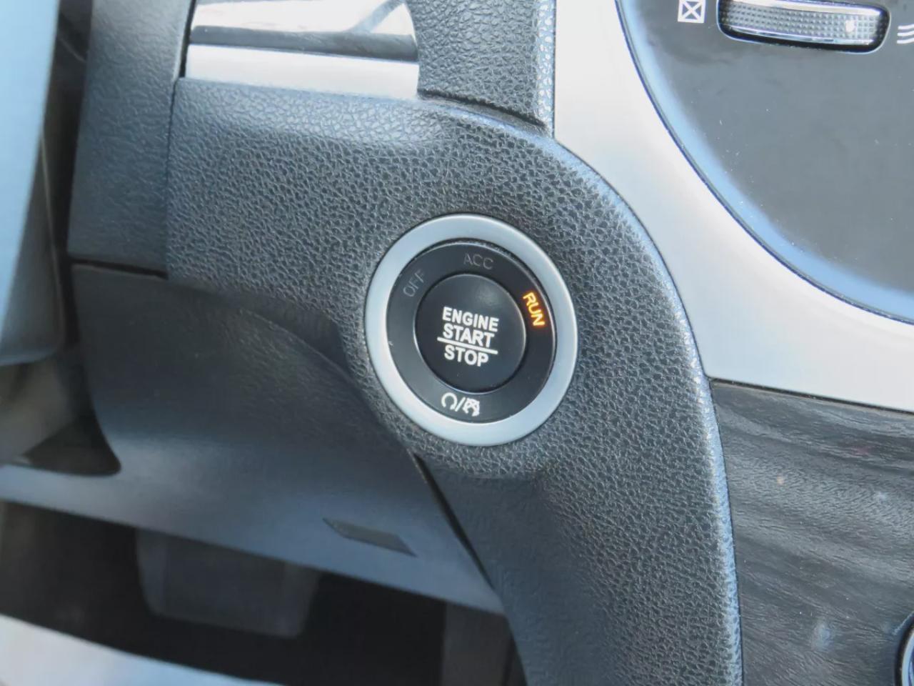 2022 Chrysler 300 Touring L (**ALLOY RIMS**LEATHER**NAVIGATION**REMOTE START**POWER SEATS**HEATED SEATS**REVERSE CAMERA**DIGITAL TOUCHSCREEN**CRUISE CONTROL**BLUETOOTH**DUAL CLIMATE CONTROL**PUSH BUTTON START**) Photo