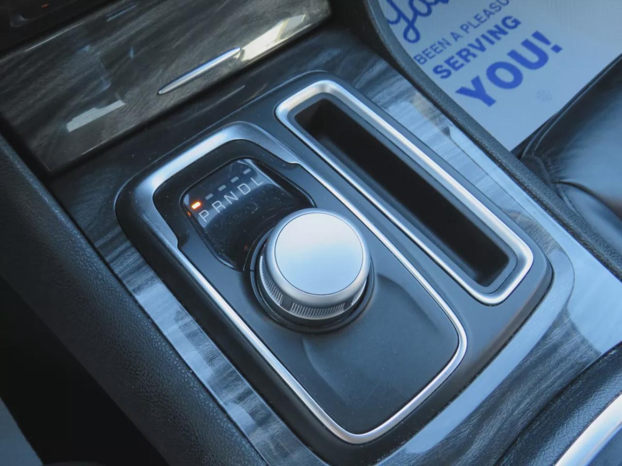 2022 Chrysler 300 Touring L (**ALLOY RIMS**LEATHER**NAVIGATION**REMOTE START**POWER SEATS**HEATED SEATS**REVERSE CAMERA**DIGITAL TOUCHSCREEN**CRUISE CONTROL**BLUETOOTH**DUAL CLIMATE CONTROL**PUSH BUTTON START**) Photo