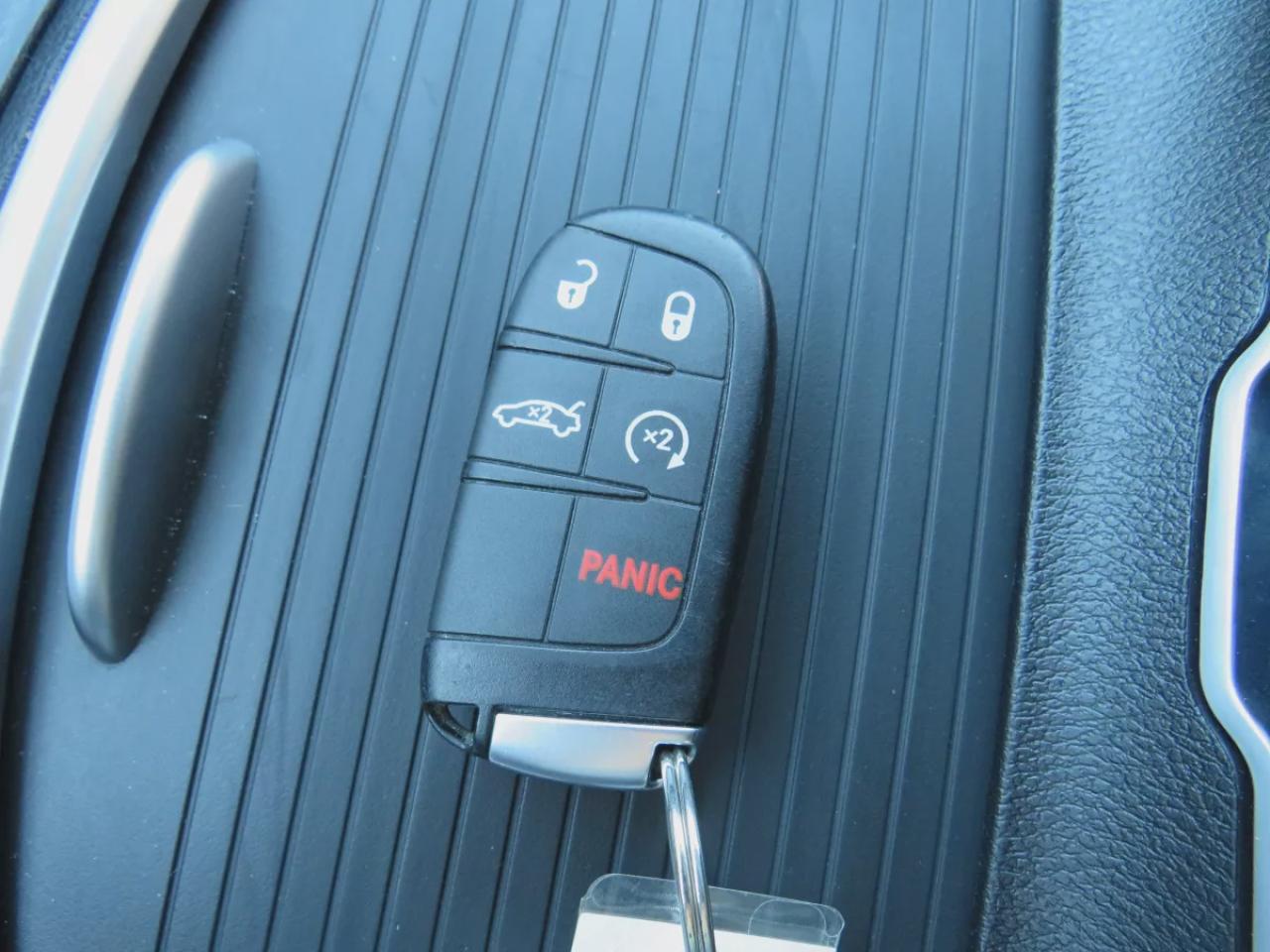 2022 Chrysler 300 Touring L (**ALLOY RIMS**LEATHER**NAVIGATION**REMOTE START**POWER SEATS**HEATED SEATS**REVERSE CAMERA**DIGITAL TOUCHSCREEN**CRUISE CONTROL**BLUETOOTH**DUAL CLIMATE CONTROL**PUSH BUTTON START**) Photo