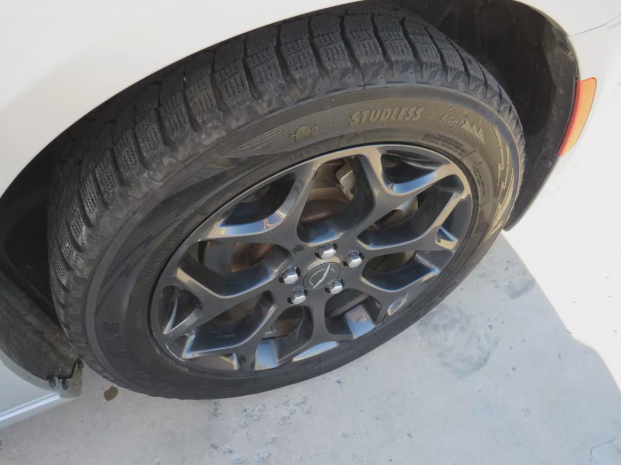 2022 Chrysler 300 Touring L (**ALLOY RIMS**LEATHER**NAVIGATION**REMOTE START**POWER SEATS**HEATED SEATS**REVERSE CAMERA**DIGITAL TOUCHSCREEN**CRUISE CONTROL**BLUETOOTH**DUAL CLIMATE CONTROL**PUSH BUTTON START**) Photo