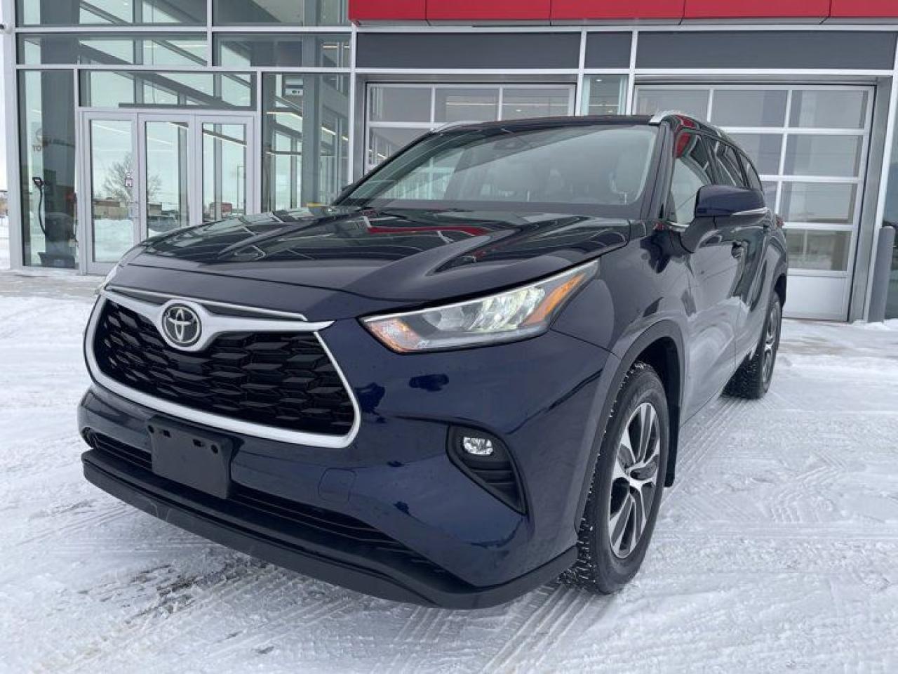 Used 2022 Toyota Highlander XLE for sale in Prince Albert, SK