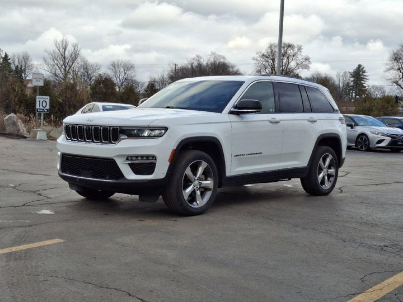 Used 2022 Jeep Grand Cherokee Limited  | Leather | Pano Roof | Nav | Cooled + Heated Seats | 360 Camera | Heated Steering | Remote for sale in Guelph, ON