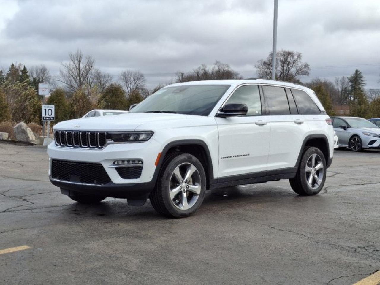 Used 2022 Jeep Grand Cherokee Limited | Leather | Pano Roof | Nav | Cooled + Heated Seats | 360 Camera | Heated Steering & more!! for sale in Guelph, ON