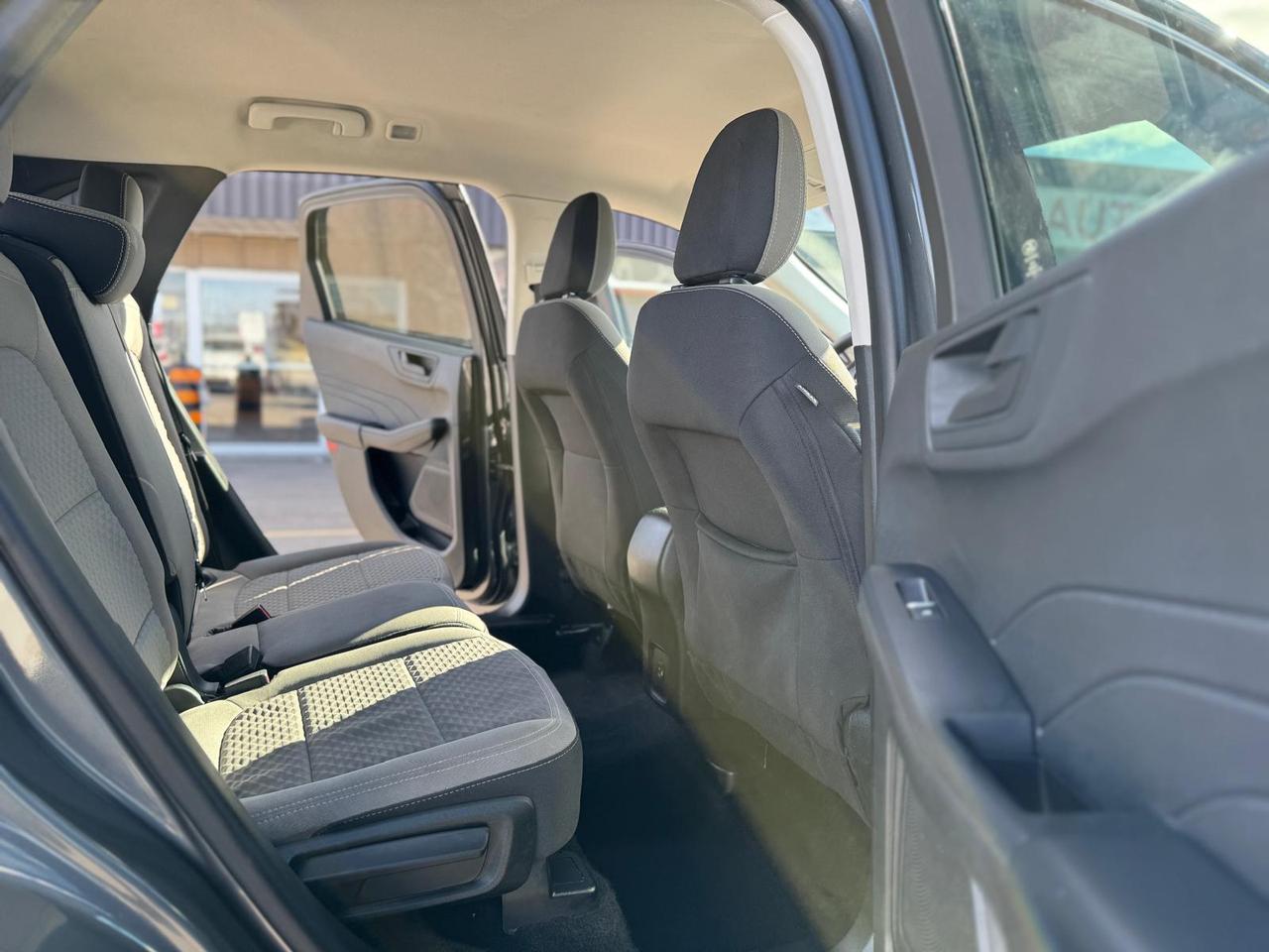 2022 Ford Escape AUTO AWD LOW KM NO ACCIDENT BLINDSPOT HEATED SEATS Photo