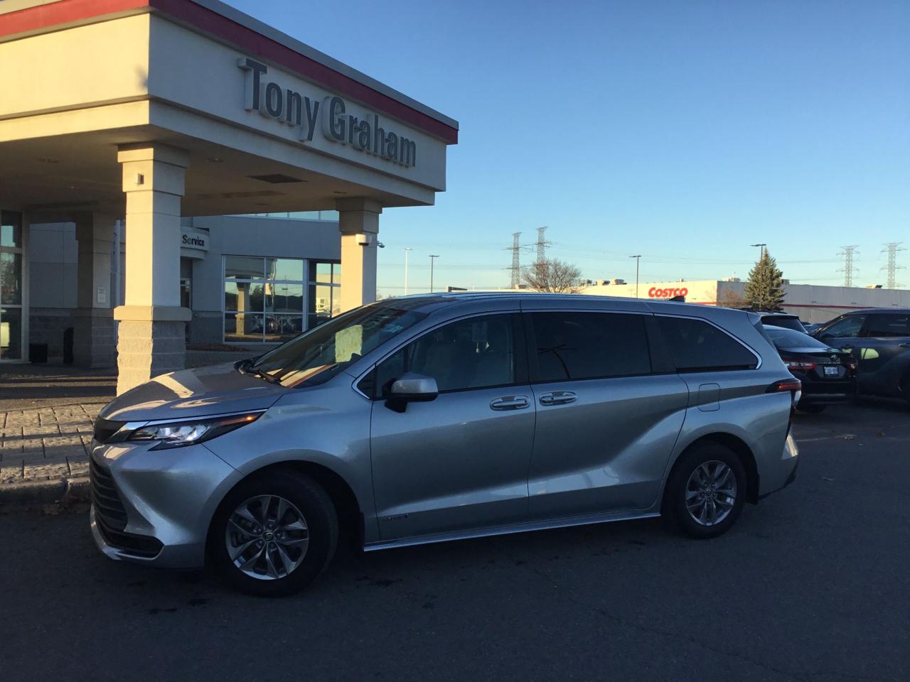 Used 2021 Toyota Sienna LE 8-Passenger for sale in Ottawa, ON