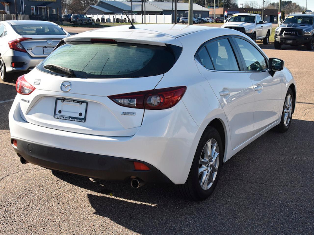 2015 Mazda MAZDA3 Sport - Photo #3
