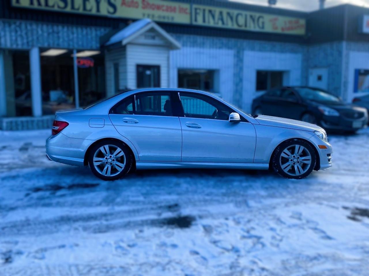 2012 Mercedes-Benz C 300 4matic AWD Nav Rev Cam Pano Sun Photo5