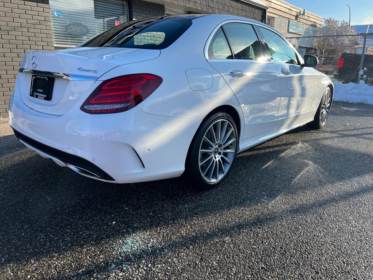 2018 Mercedes-Benz C300 C300 4MATIC EASY APPROVAL - Photo #3