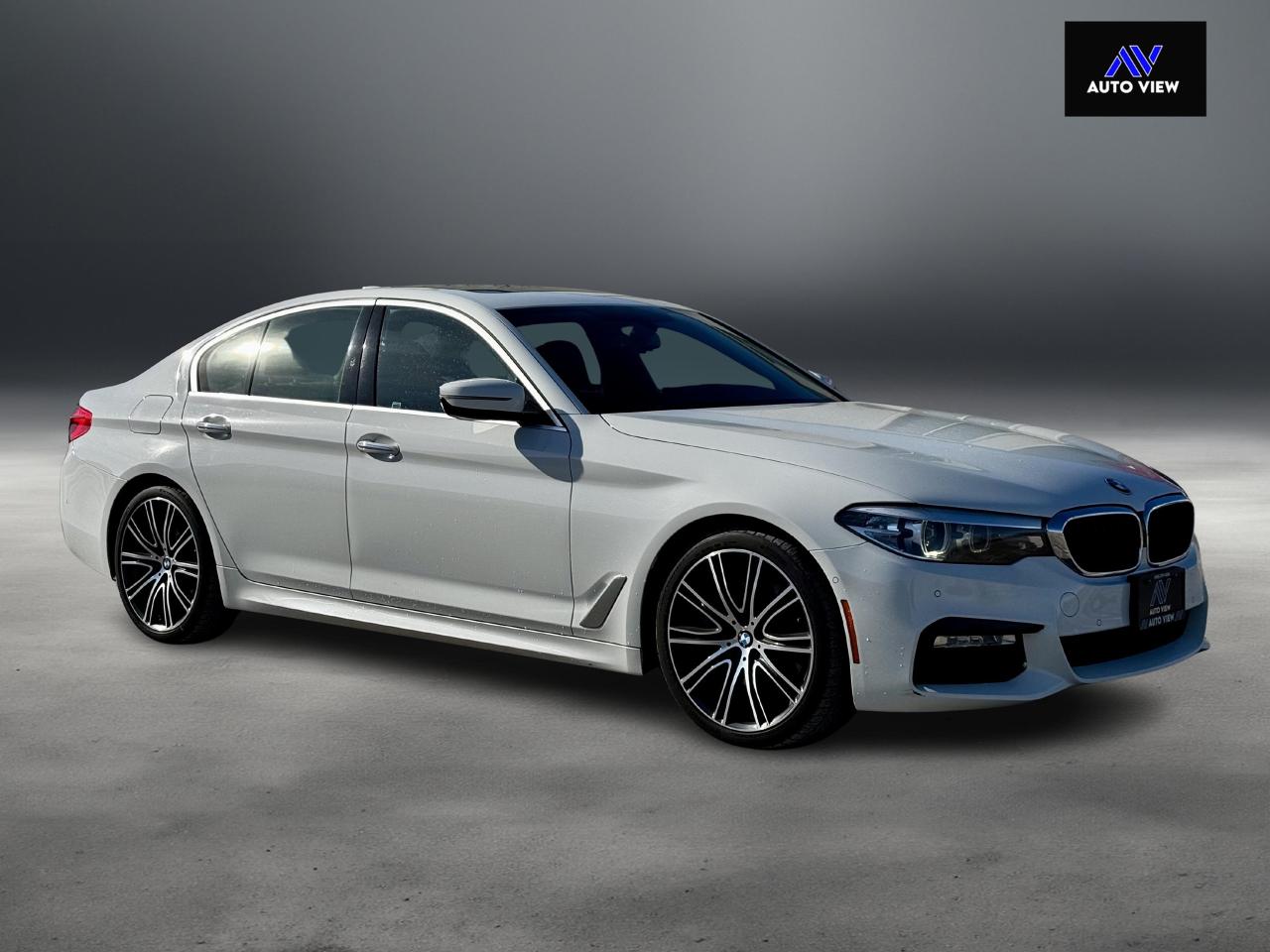 2017 BMW 5 Series 530i xDrive **M SPORT PACKAGE** Photo2