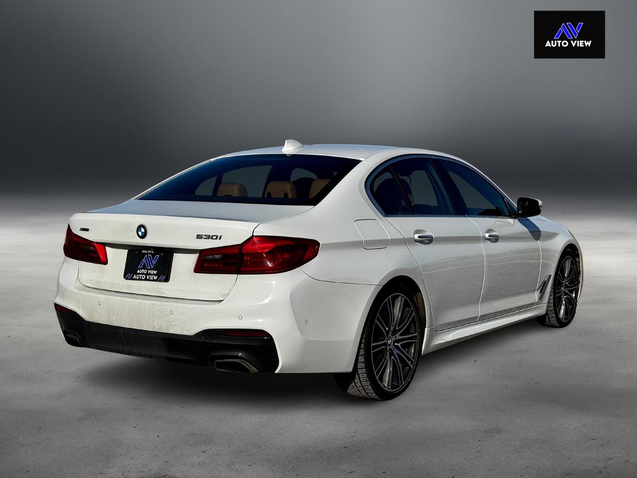 2017 BMW 5 Series 530i xDrive **M SPORT PACKAGE** Photo4