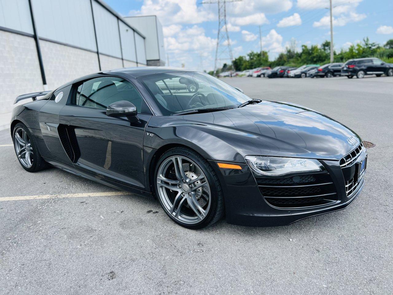 2010 Audi R8 5.2L **CARBON FIBRE PACKAGE** Photo2