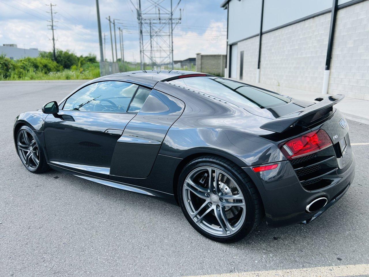 2010 Audi R8 5.2L **CARBON FIBRE PACKAGE** - Photo #7