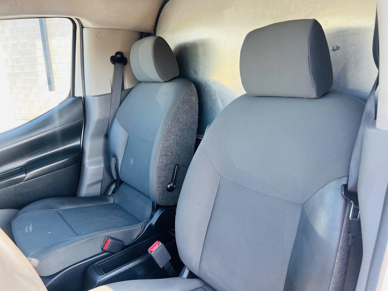 2020 Nissan NV200 Compact Cargo S **LADDER RACKS** - Photo #13