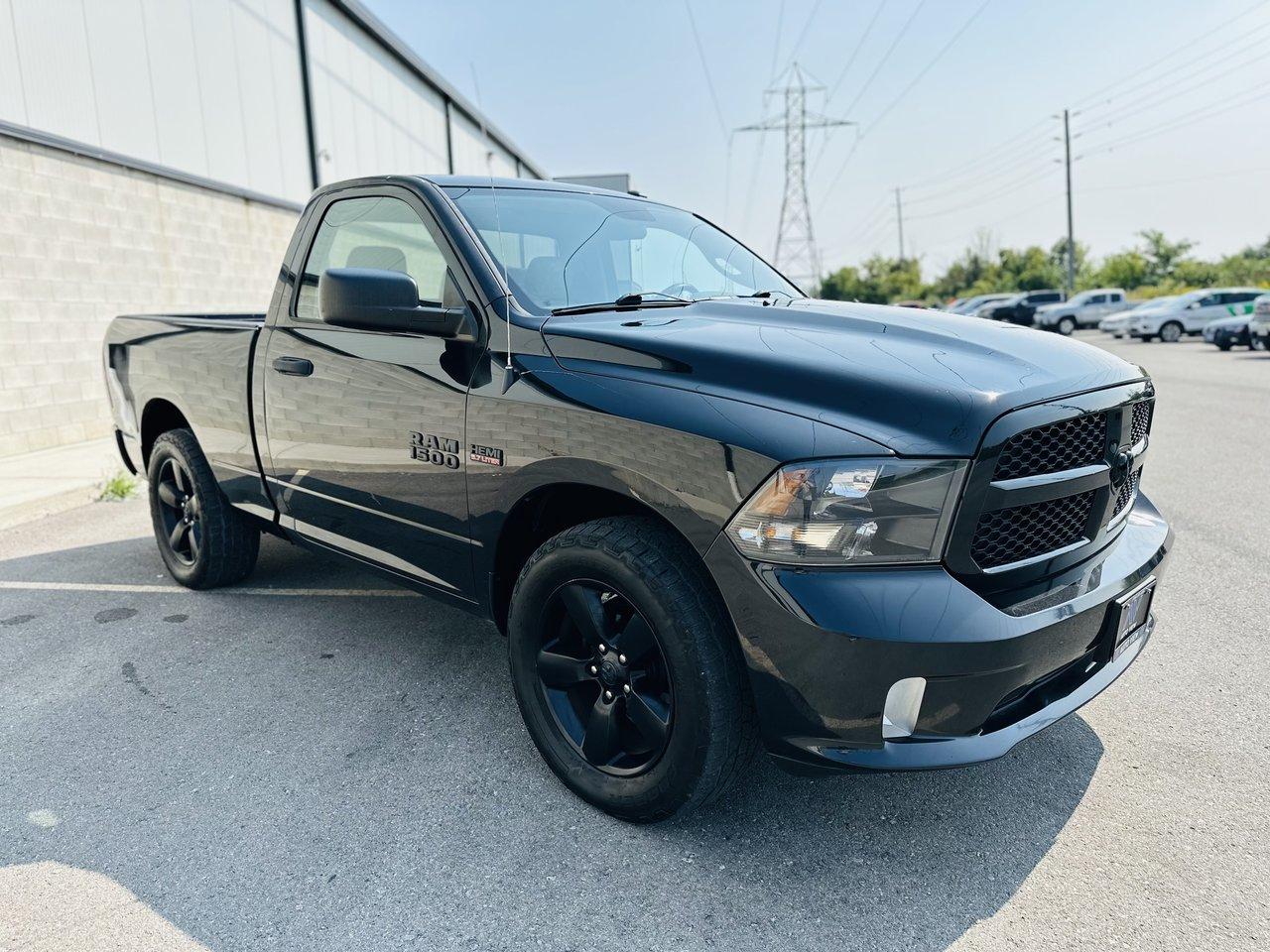 2016 RAM 1500 Express **5.7L HEMI MOTOR** Photo2