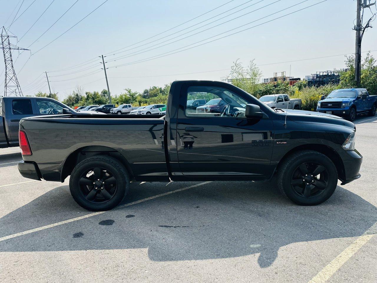 2016 RAM 1500 Express **5.7L HEMI MOTOR** Photo3