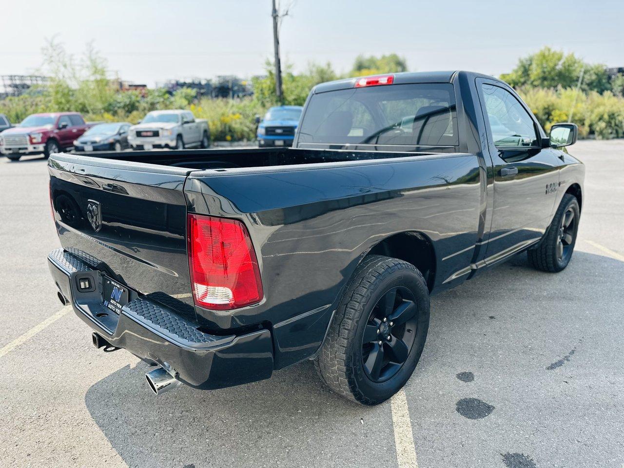 2016 RAM 1500 Express **5.7L HEMI MOTOR** Photo4