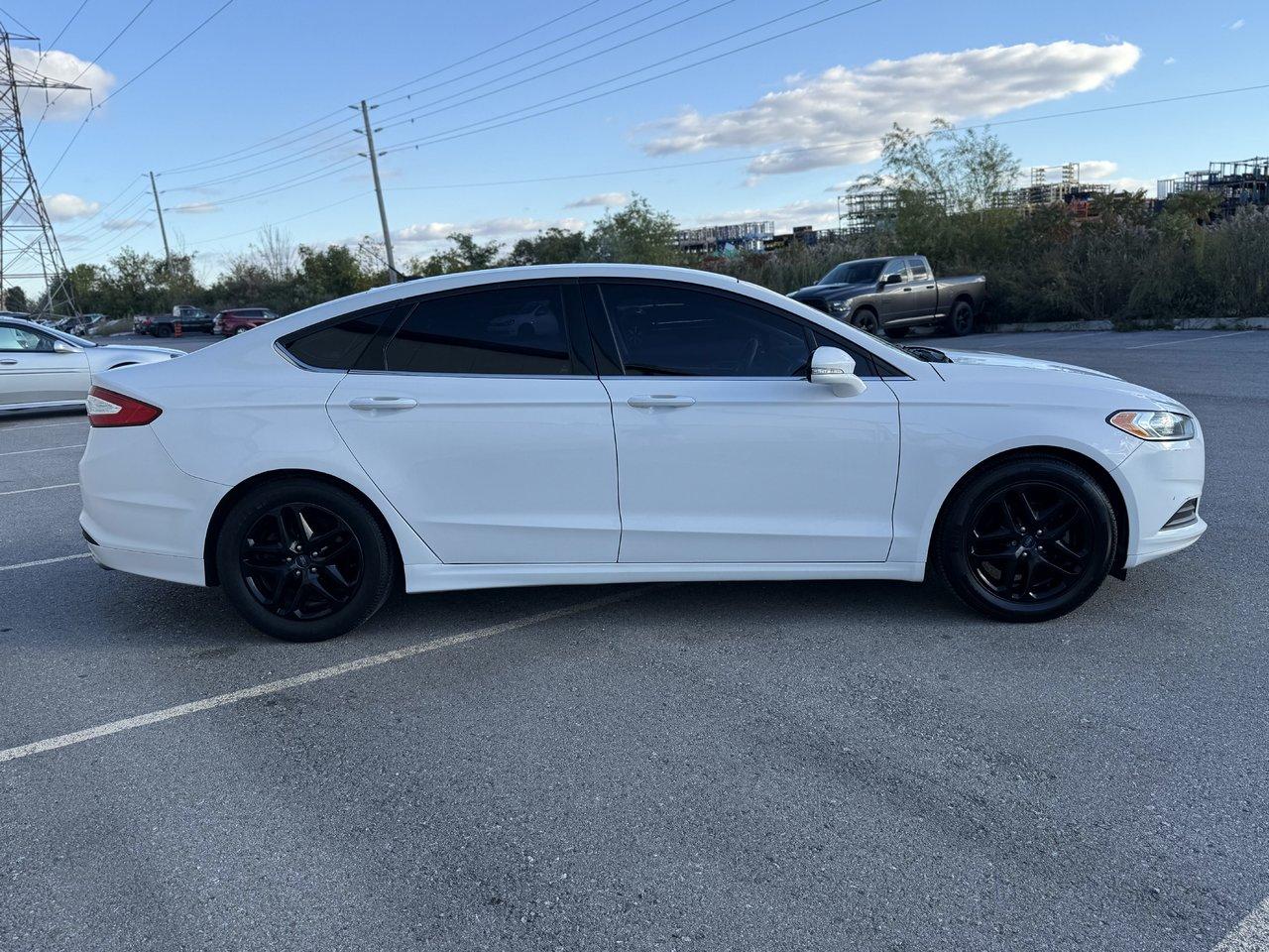 2016 Ford Fusion SE **COMES WITH WINTER TIRES** - Photo #4