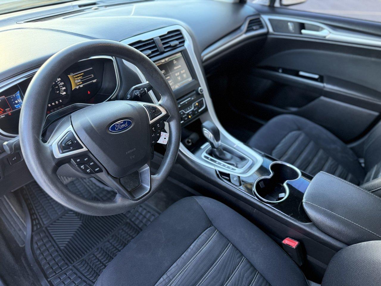 2016 Ford Fusion SE **COMES WITH WINTER TIRES** - Photo #12