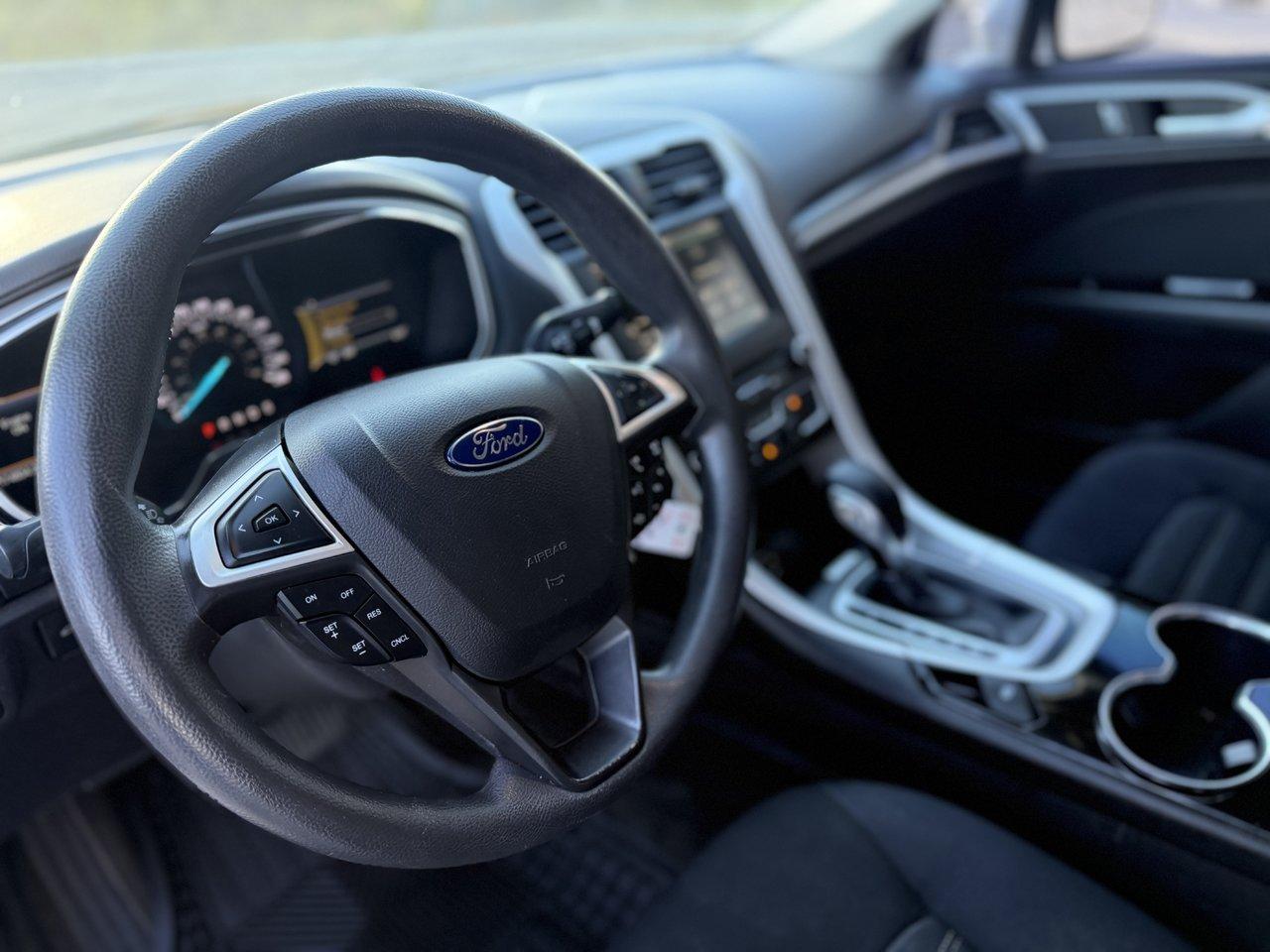 2016 Ford Fusion SE **COMES WITH WINTER TIRES** - Photo #15