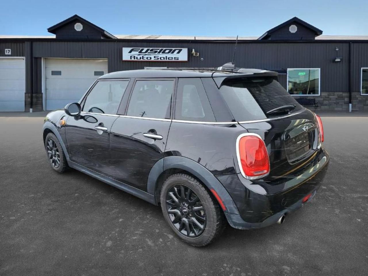 2016 MINI Cooper HB-6SP MANUAL-SUNROOF-LEATHER-BLUETOOTH - Photo #3
