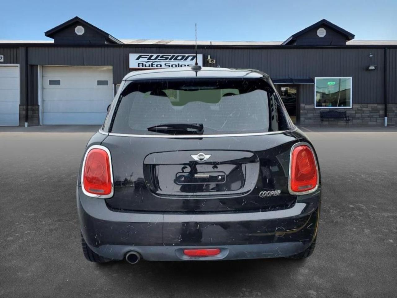 2016 MINI Cooper HB-6SP MANUAL-SUNROOF-LEATHER-BLUETOOTH - Photo #4
