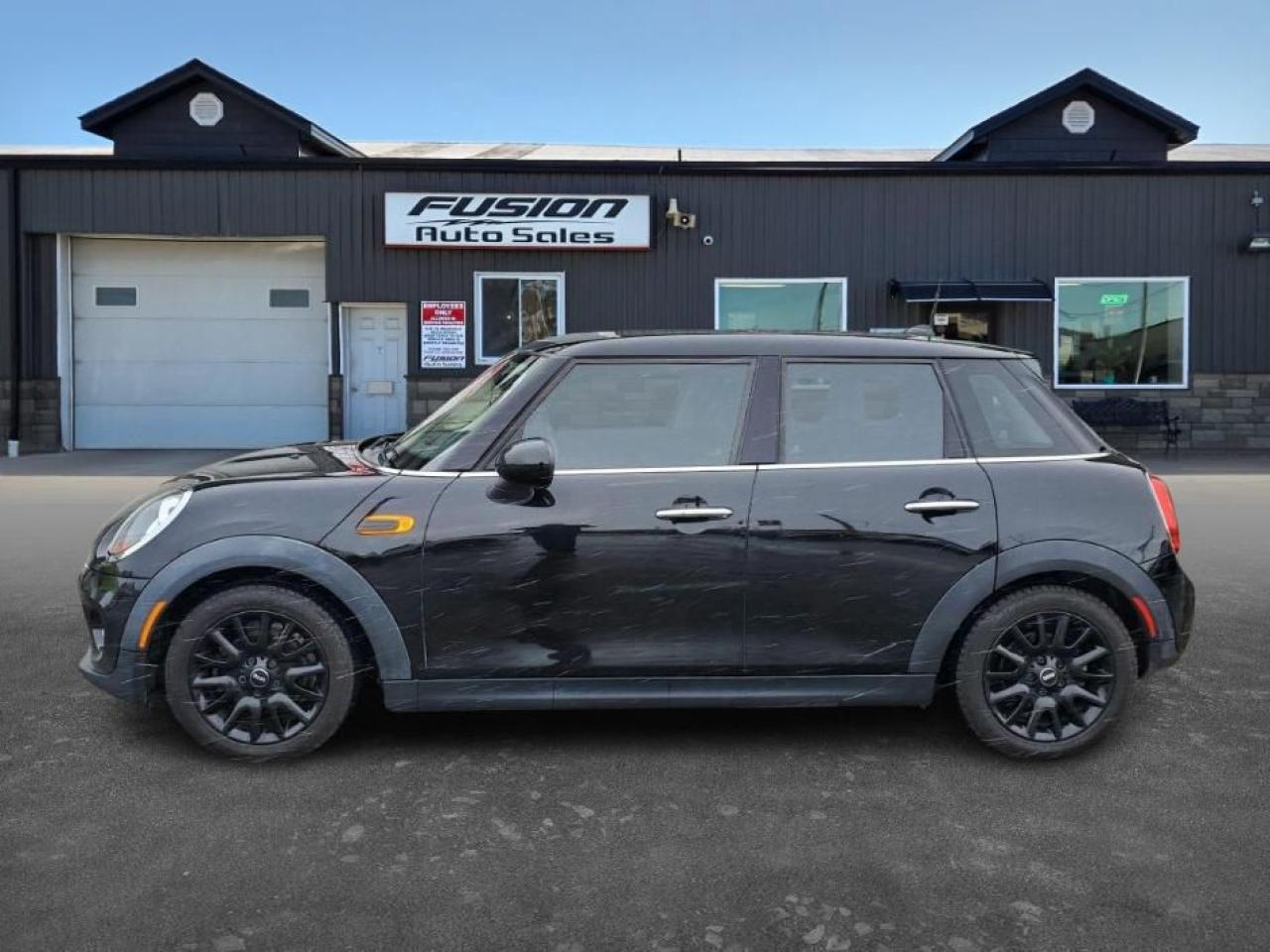 2016 MINI Cooper HB-6SP MANUAL-SUNROOF-LEATHER-BLUETOOTH - Photo #2