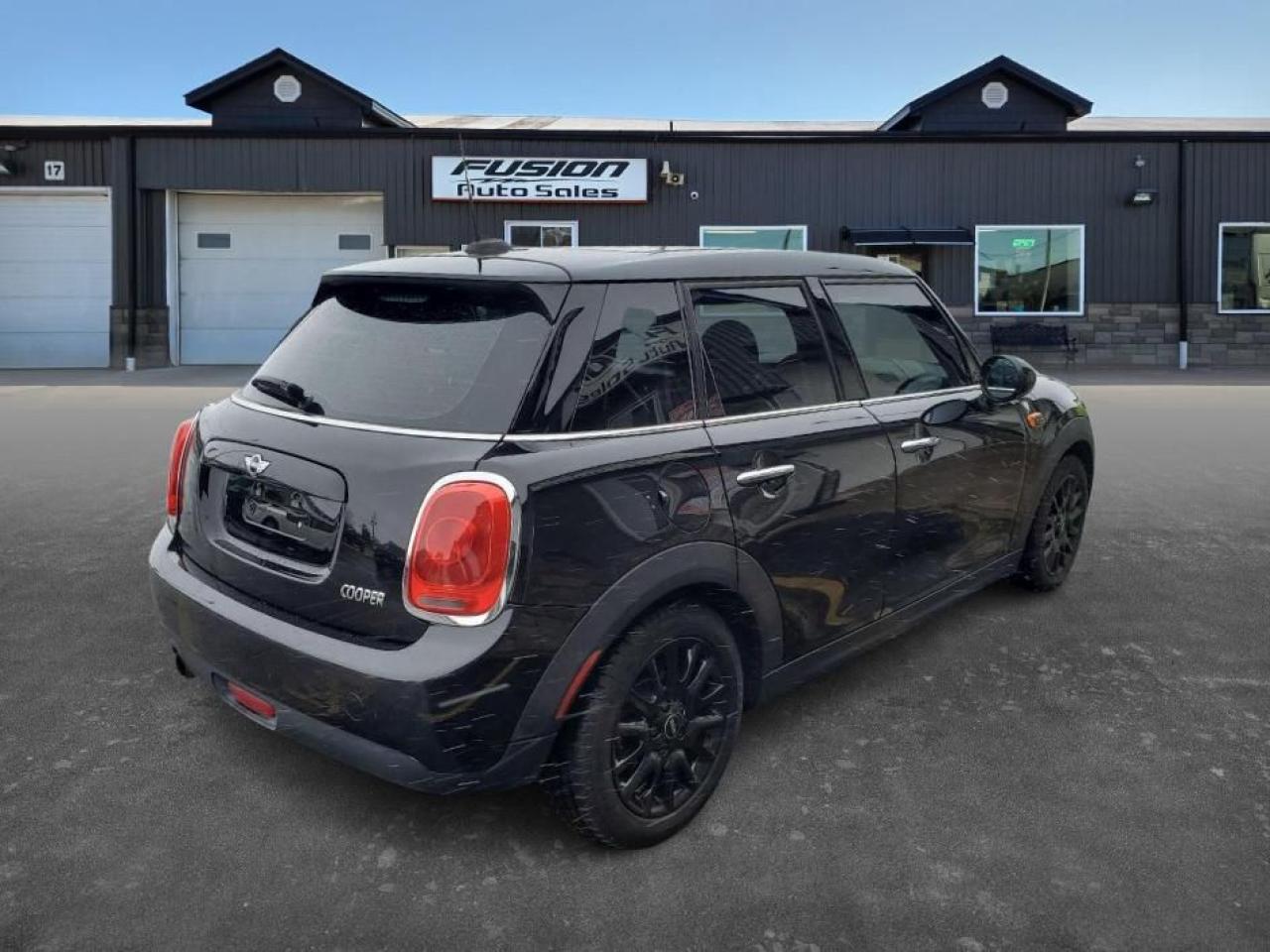 2016 MINI Cooper HB-6SP MANUAL-SUNROOF-LEATHER-BLUETOOTH - Photo #6