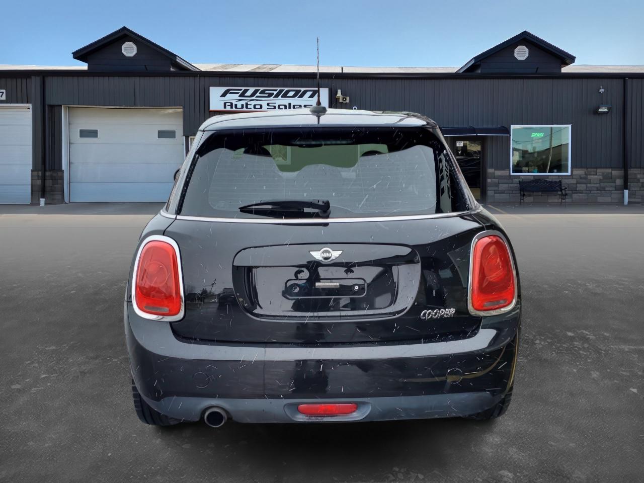 2016 MINI Cooper HB-6SP MANUAL-SUNROOF-LEATHER-BLUETOOTH - Photo #4
