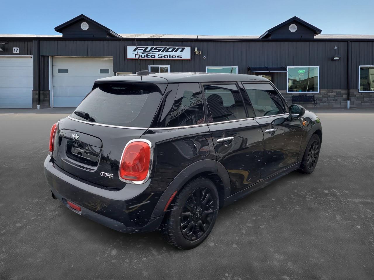 2016 MINI Cooper HB-6SP MANUAL-SUNROOF-LEATHER-BLUETOOTH - Photo #6