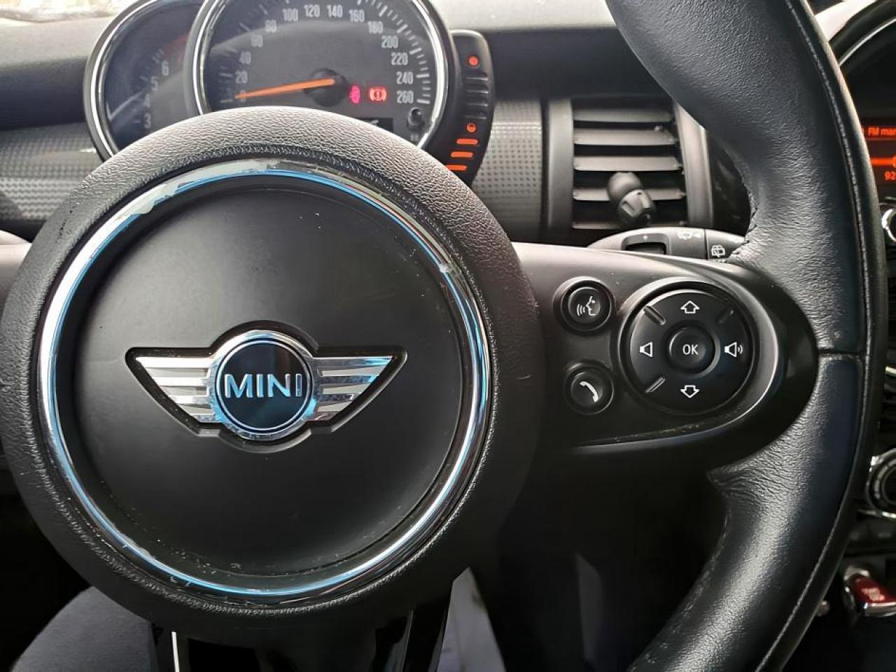 2016 MINI Cooper HB-6SP MANUAL-SUNROOF-LEATHER-BLUETOOTH - Photo #11