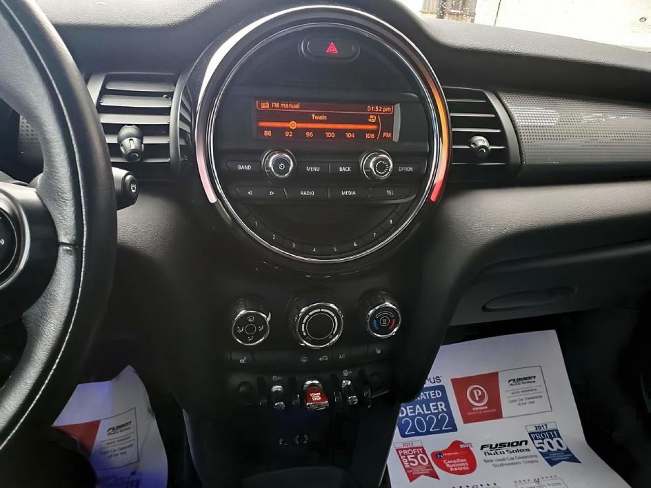 2016 MINI Cooper HB-6SP MANUAL-SUNROOF-LEATHER-BLUETOOTH - Photo #12