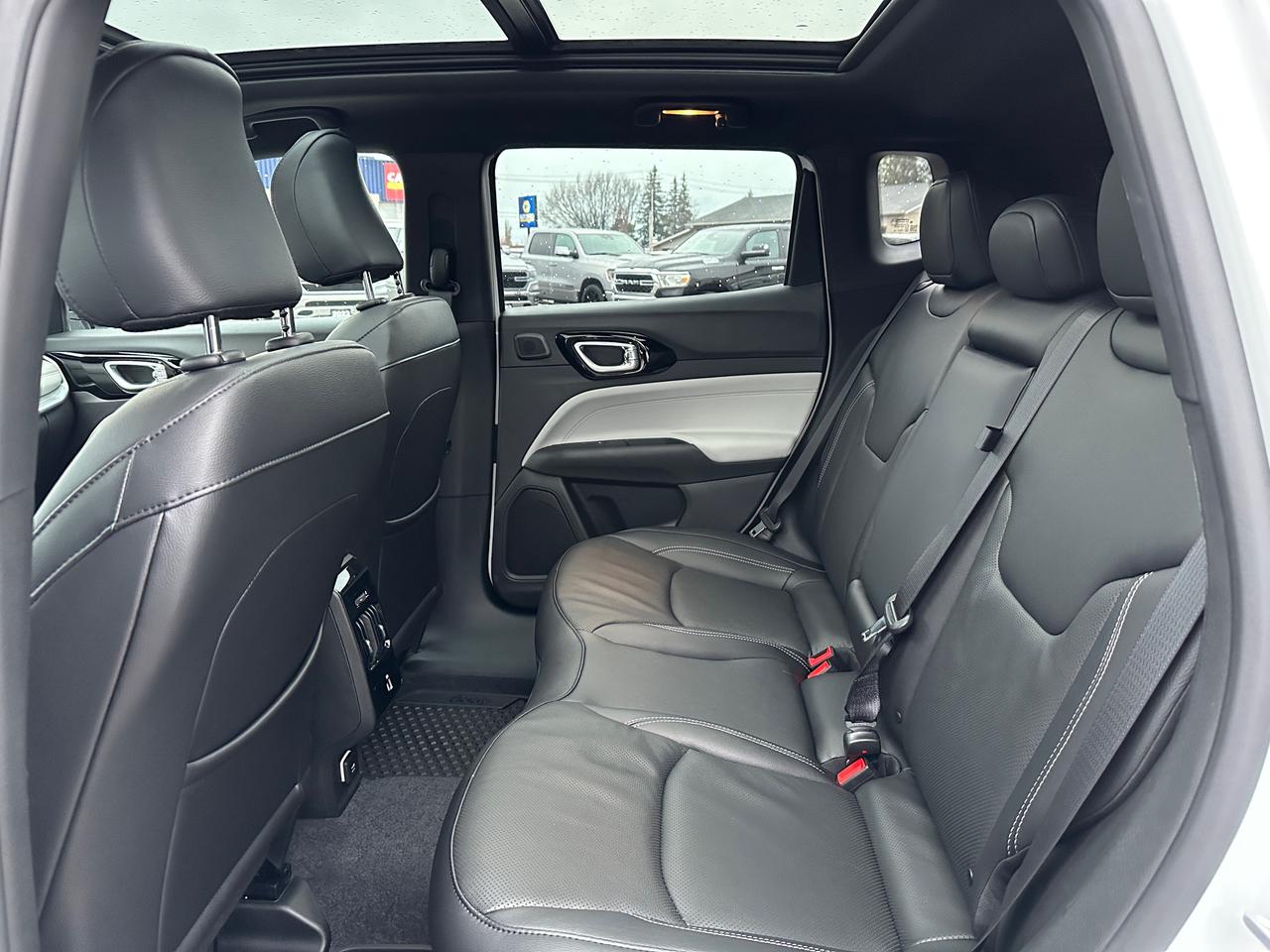 2025 Jeep Compass LIMITED Photo