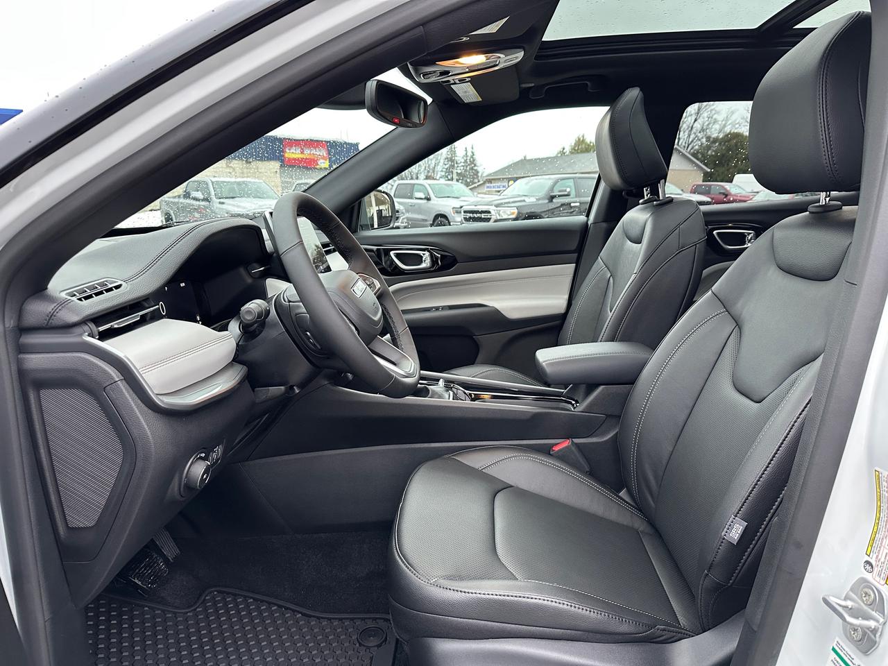 2025 Jeep Compass LIMITED Photo