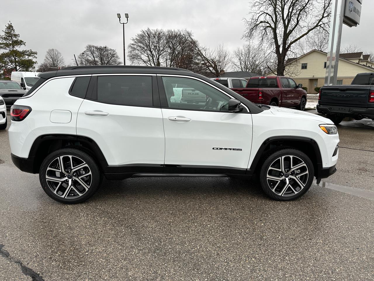 2025 Jeep Compass LIMITED Photo