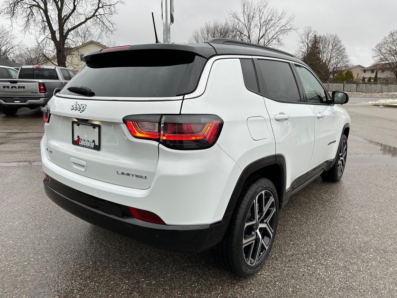 2025 Jeep Compass LIMITED Photo