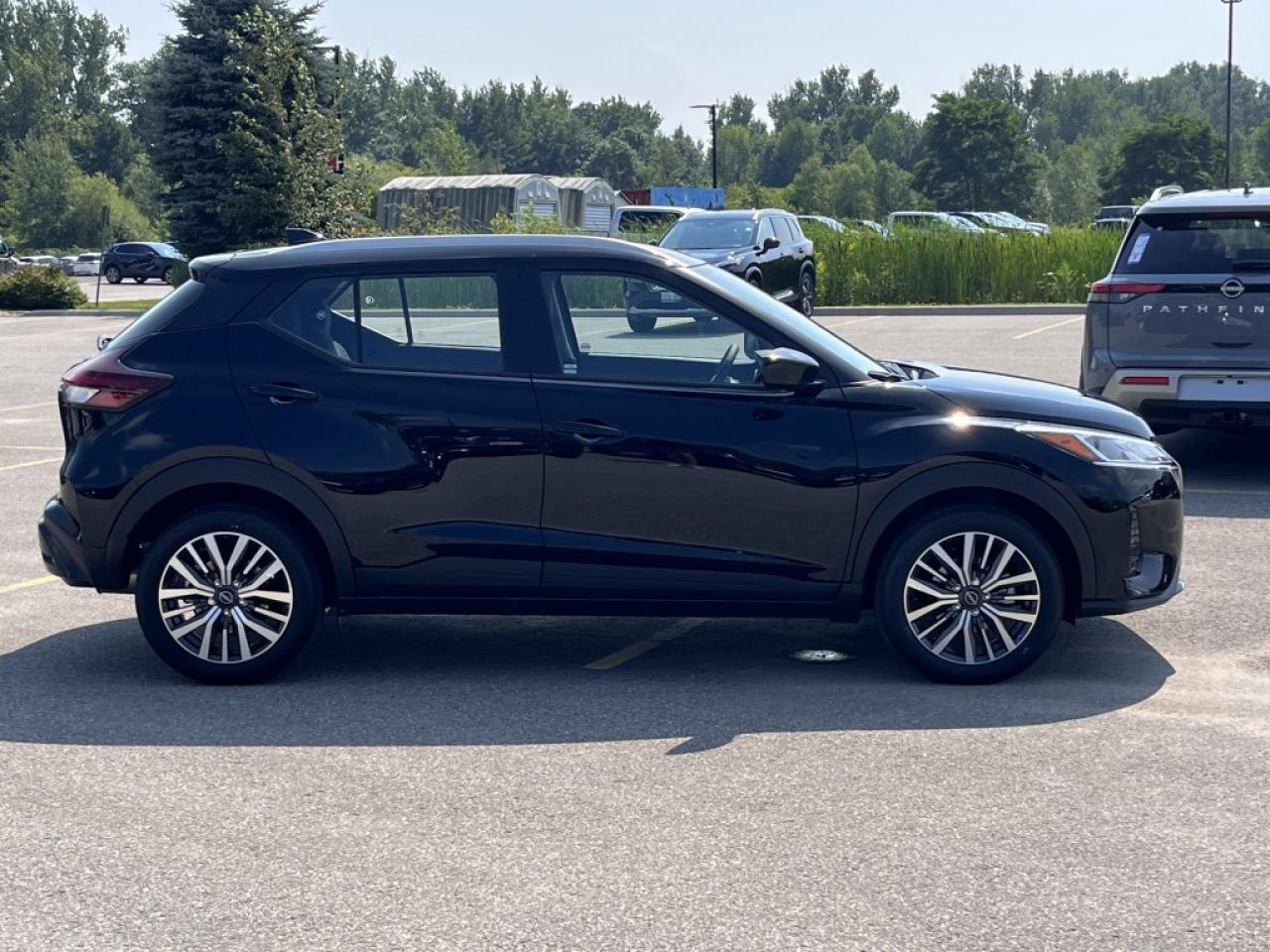 2025 Nissan Kicks Play SV FWD Photo