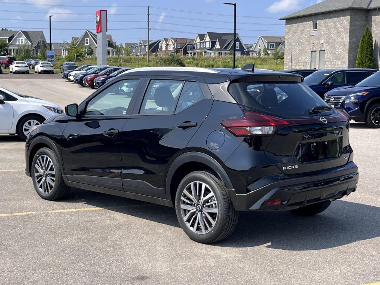 2025 Nissan Kicks Play SV FWD Photo