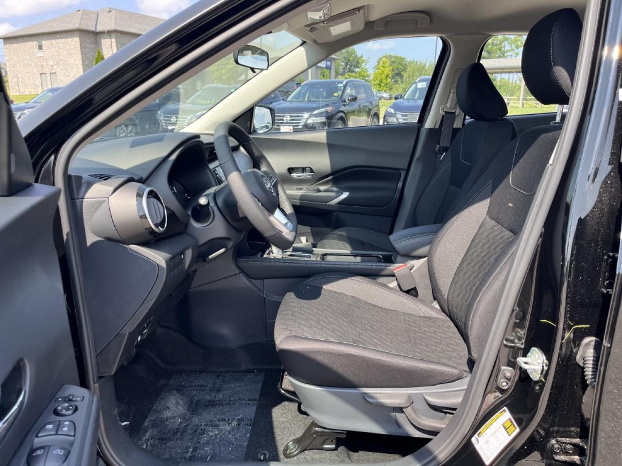 2025 Nissan Kicks Play SV FWD Photo