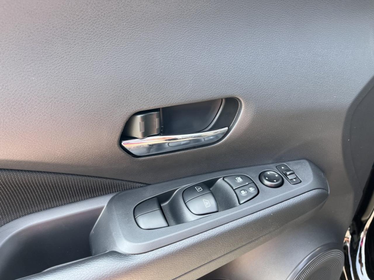 2025 Nissan Kicks Play SV FWD Photo