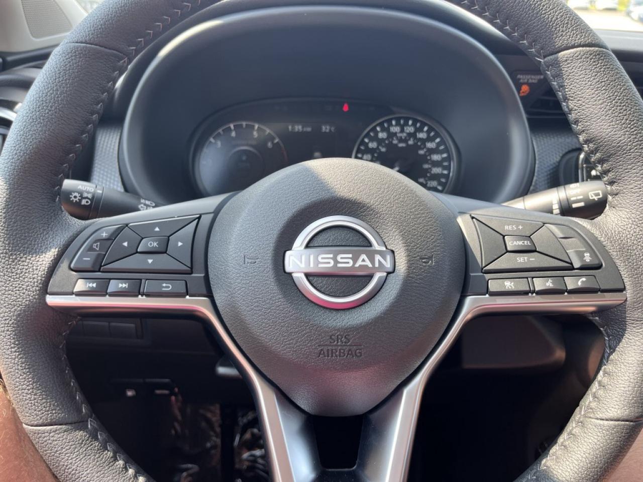 2025 Nissan Kicks Play SV FWD Photo