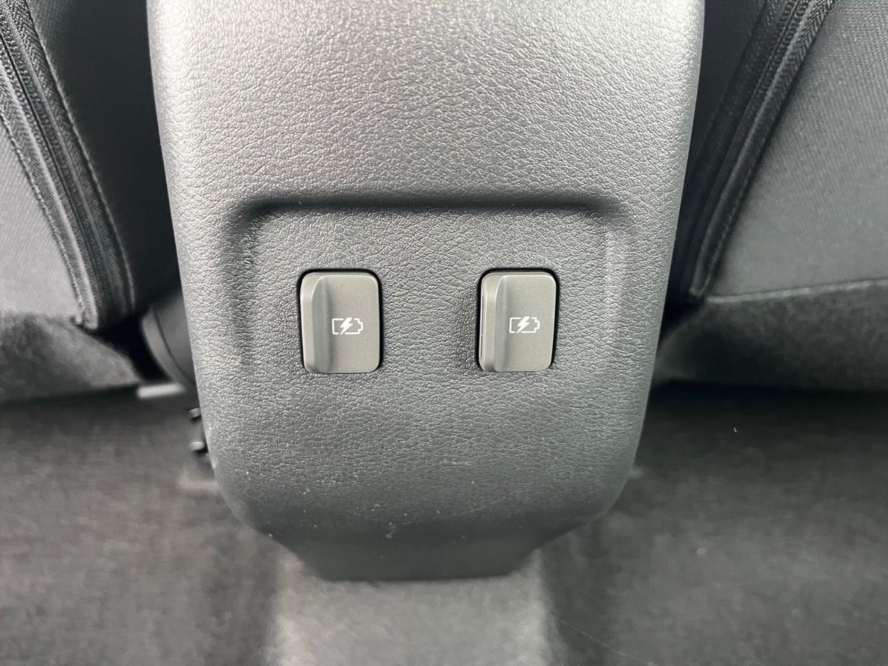 2025 Nissan Kicks Play SV FWD Photo