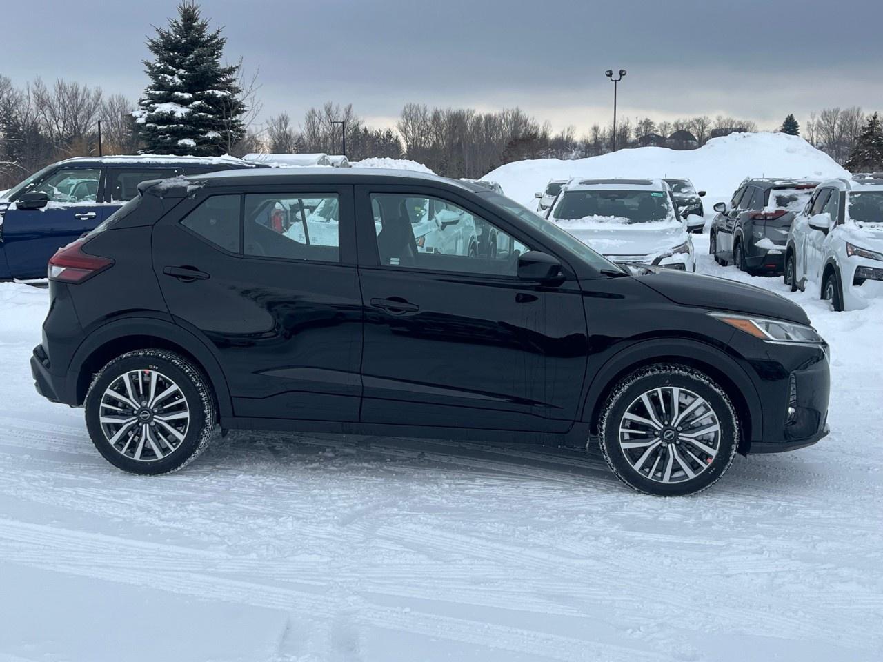 2025 Nissan Kicks Play SV FWD Photo