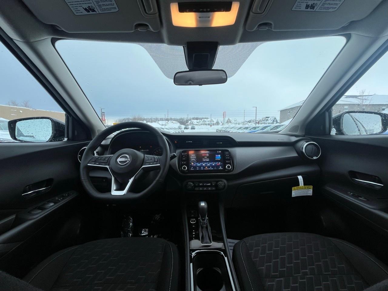 2025 Nissan Kicks Play SV FWD Photo