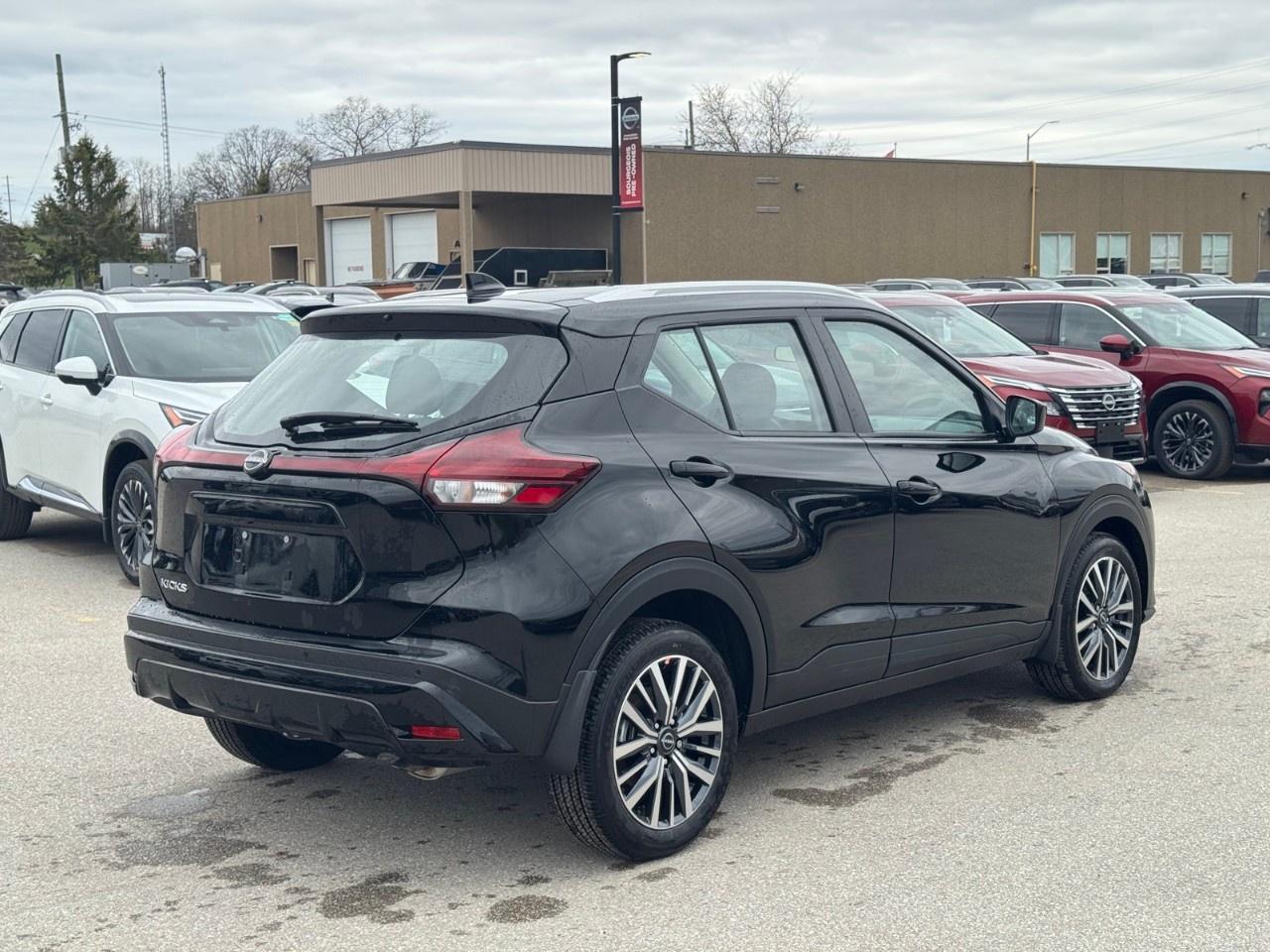 2025 Nissan Kicks Play SV FWD Photo